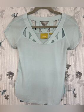 Maeve By Anthropology Sky Blue Lattice Neckline  Short Sleeve Top. Size 00